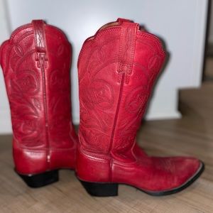 Red Ariat cowboy boots